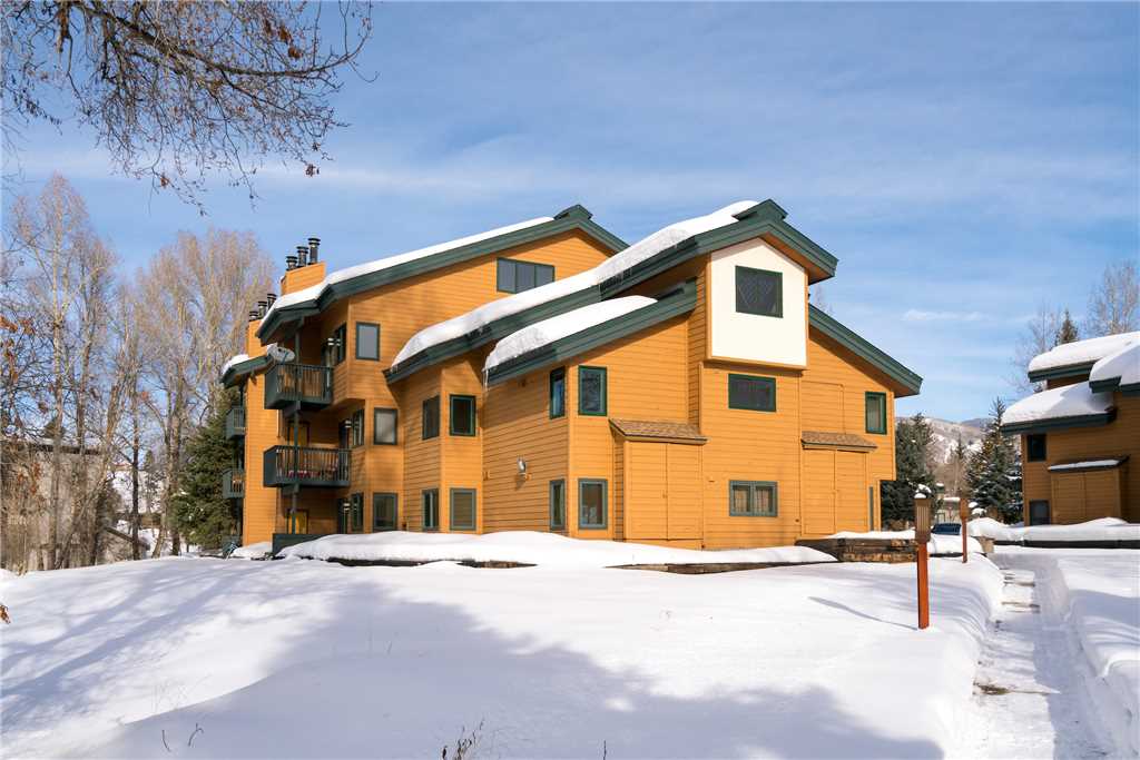 Pines Condominiums in Steamboat | Retreatia